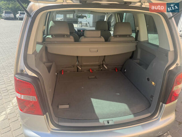 Серый Фольксваген Туран, объемом двигателя 1.6 л и пробегом 187 тыс. км за 7100 $, фото 23 на Automoto.ua