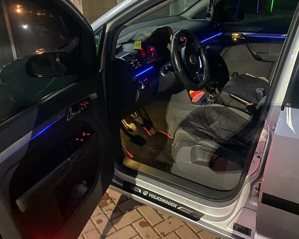 Серый Фольксваген Туран, объемом двигателя 1.97 л и пробегом 490 тыс. км за 5550 $, фото 8 на Automoto.ua