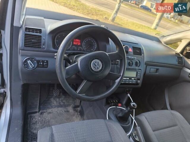 Серый Фольксваген Туран, объемом двигателя 2 л и пробегом 378 тыс. км за 2600 $, фото 8 на Automoto.ua