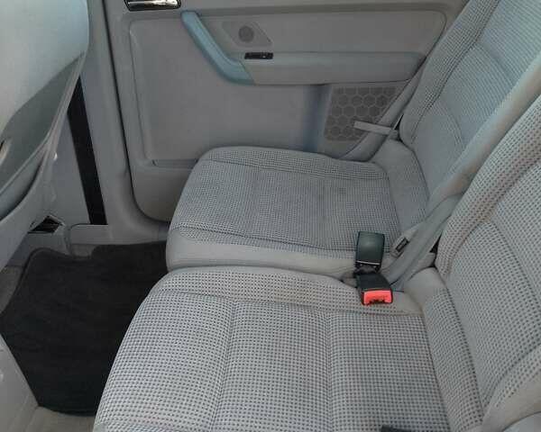 Сірий Фольксваген Туран, об'ємом двигуна 2 л та пробігом 240 тис. км за 5500 $, фото 8 на Automoto.ua