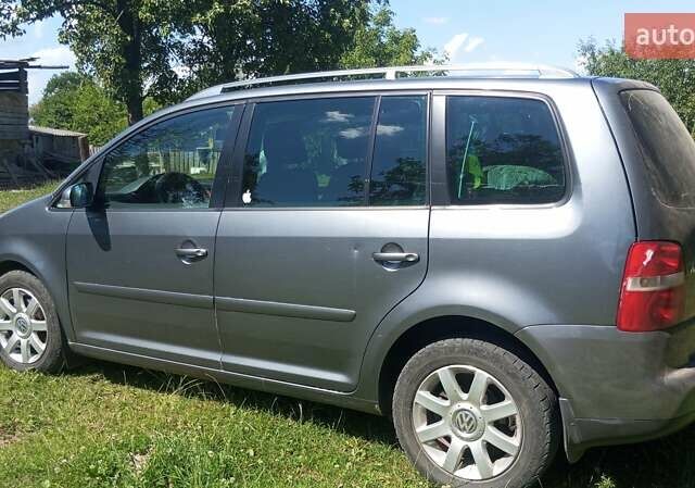 Сірий Фольксваген Туран, об'ємом двигуна 1.6 л та пробігом 256 тис. км за 5800 $, фото 2 на Automoto.ua
