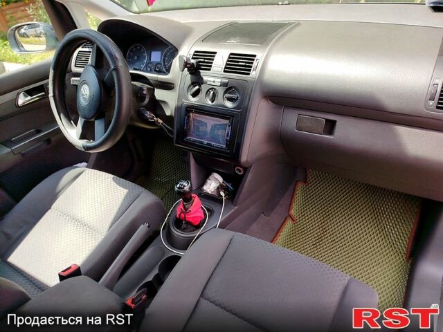 Сірий Фольксваген Туран, об'ємом двигуна 1.6 л та пробігом 280 тис. км за 5500 $, фото 2 на Automoto.ua