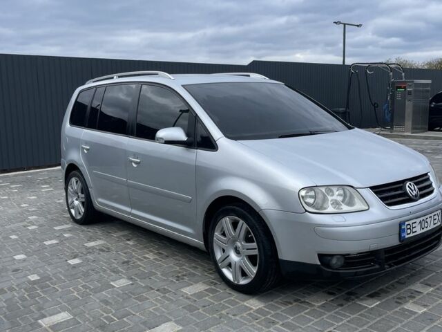 Серый Фольксваген Туран, объемом двигателя 2 л и пробегом 320 тыс. км за 6299 $, фото 1 на Automoto.ua