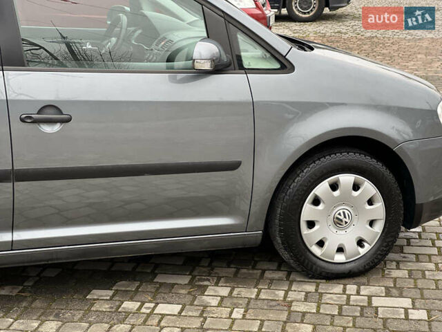 Серый Фольксваген Туран, объемом двигателя 1.6 л и пробегом 211 тыс. км за 5950 $, фото 19 на Automoto.ua