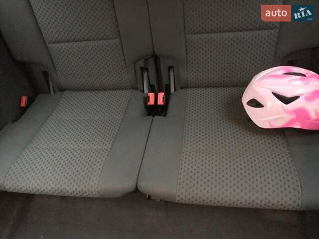 Серый Фольксваген Туран, объемом двигателя 1.6 л и пробегом 232 тыс. км за 5850 $, фото 19 на Automoto.ua