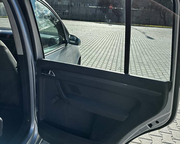 Серый Фольксваген Туран, объемом двигателя 1.6 л и пробегом 228 тыс. км за 4700 $, фото 24 на Automoto.ua