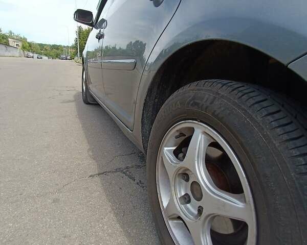 Серый Фольксваген Туран, объемом двигателя 2 л и пробегом 265 тыс. км за 4600 $, фото 11 на Automoto.ua