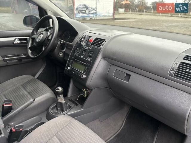 Серый Фольксваген Туран, объемом двигателя 1.9 л и пробегом 281 тыс. км за 6700 $, фото 29 на Automoto.ua