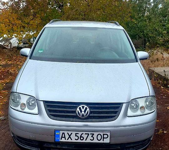 Сірий Фольксваген Туран, об'ємом двигуна 1.6 л та пробігом 199 тис. км за 5900 $, фото 1 на Automoto.ua