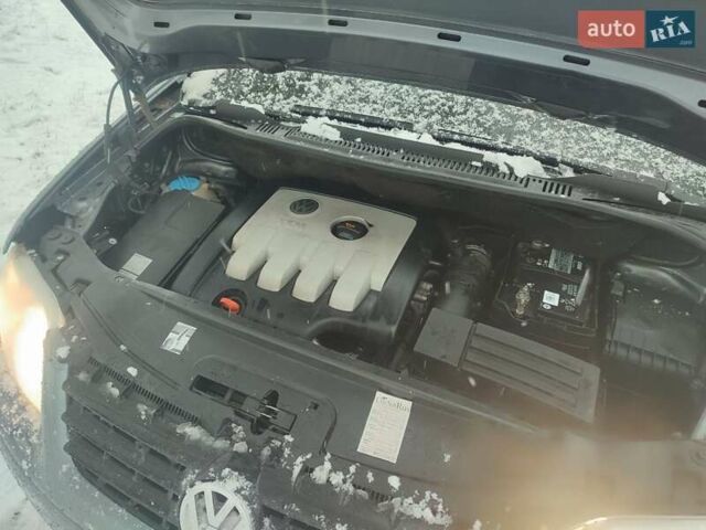 Серый Фольксваген Туран, объемом двигателя 1.98 л и пробегом 240 тыс. км за 4900 $, фото 6 на Automoto.ua