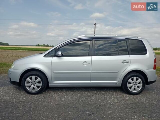 Серый Фольксваген Туран, объемом двигателя 1.6 л и пробегом 171 тыс. км за 6250 $, фото 1 на Automoto.ua