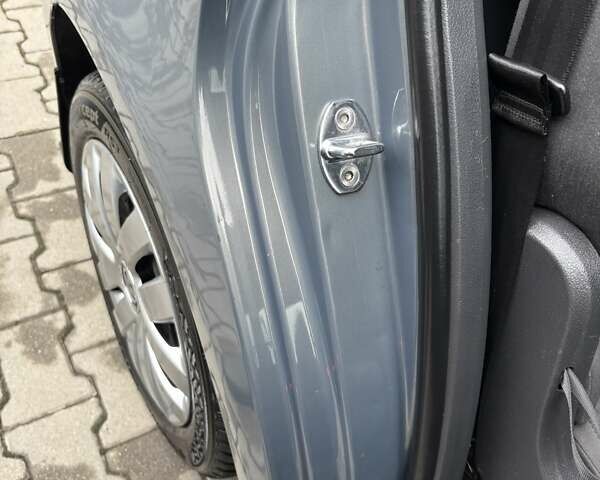 Серый Фольксваген Туран, объемом двигателя 1.9 л и пробегом 281 тыс. км за 6700 $, фото 49 на Automoto.ua