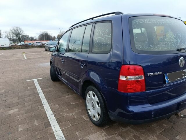 Сірий Фольксваген Туран, об'ємом двигуна 2 л та пробігом 300 тис. км за 2349 $, фото 4 на Automoto.ua