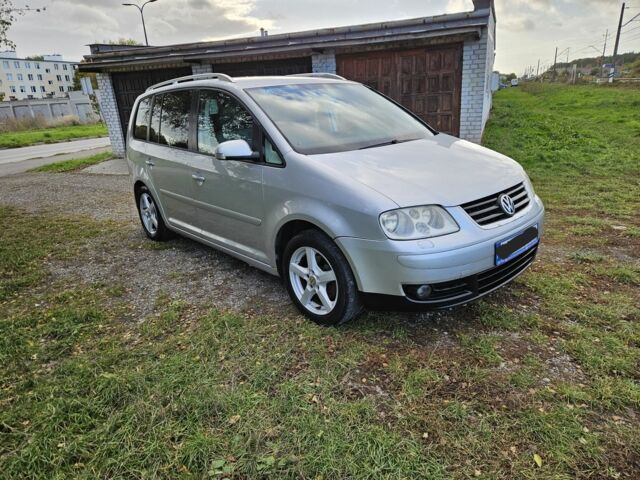 Серый Фольксваген Туран, объемом двигателя 2 л и пробегом 380 тыс. км за 2350 $, фото 1 на Automoto.ua
