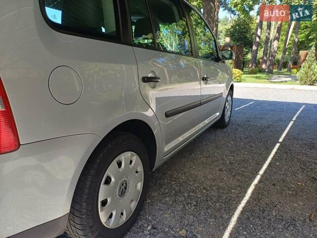 Серый Фольксваген Туран, объемом двигателя 1.6 л и пробегом 270 тыс. км за 5199 $, фото 18 на Automoto.ua