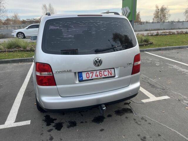 Серый Фольксваген Туран, объемом двигателя 1.9 л и пробегом 300 тыс. км за 3100 $, фото 3 на Automoto.ua