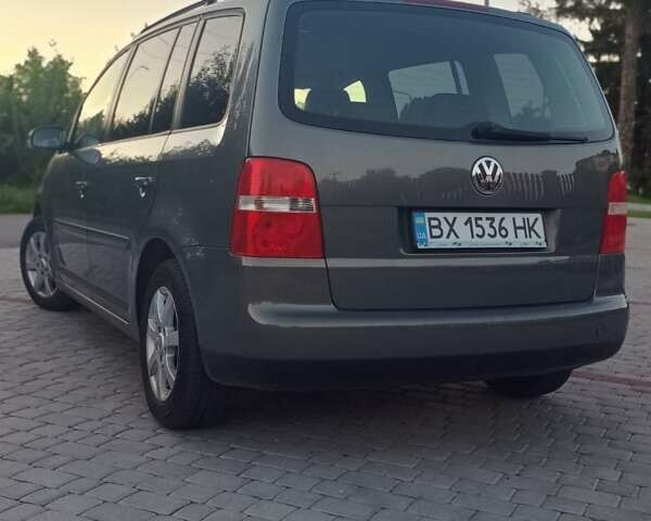 Серый Фольксваген Туран, объемом двигателя 1.98 л и пробегом 219 тыс. км за 5300 $, фото 5 на Automoto.ua