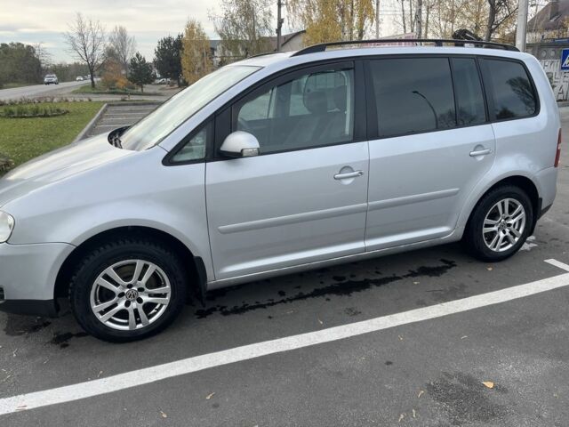 Серый Фольксваген Туран, объемом двигателя 1.9 л и пробегом 300 тыс. км за 3100 $, фото 1 на Automoto.ua