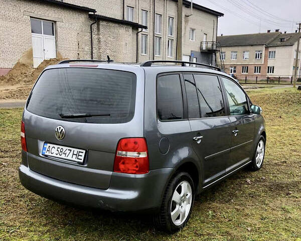 Серый Фольксваген Туран, объемом двигателя 1.9 л и пробегом 300 тыс. км за 5300 $, фото 2 на Automoto.ua
