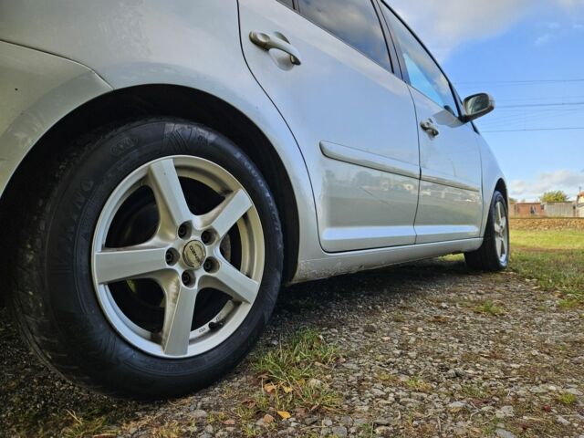 Серый Фольксваген Туран, объемом двигателя 2 л и пробегом 380 тыс. км за 2350 $, фото 4 на Automoto.ua