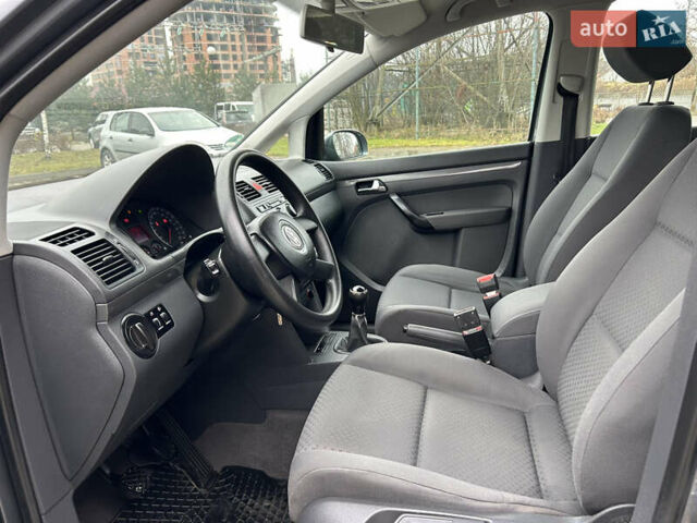 Серый Фольксваген Туран, объемом двигателя 1.6 л и пробегом 211 тыс. км за 5950 $, фото 11 на Automoto.ua