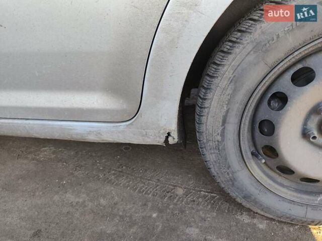 Серый Фольксваген Туран, объемом двигателя 2 л и пробегом 378 тыс. км за 2600 $, фото 17 на Automoto.ua