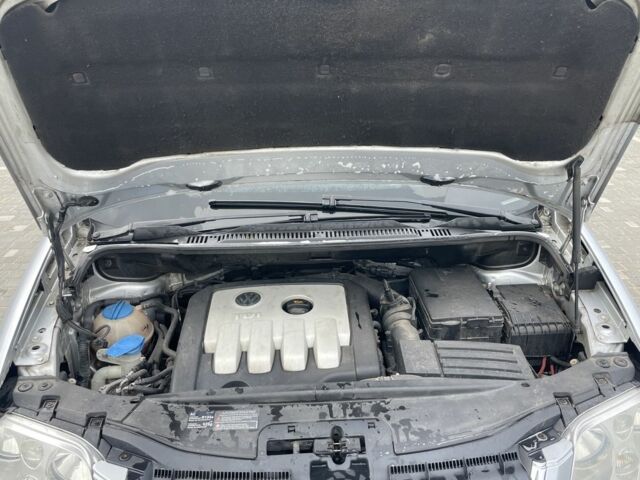 Серый Фольксваген Туран, объемом двигателя 2 л и пробегом 320 тыс. км за 6299 $, фото 7 на Automoto.ua