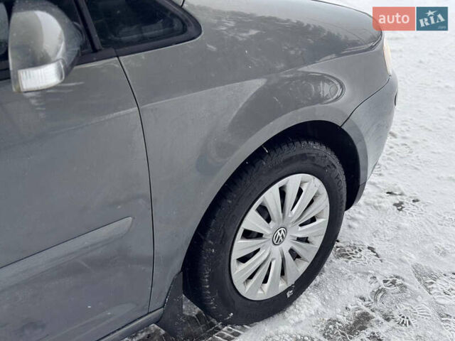 Серый Фольксваген Туран, объемом двигателя 2 л и пробегом 156 тыс. км за 5400 $, фото 14 на Automoto.ua