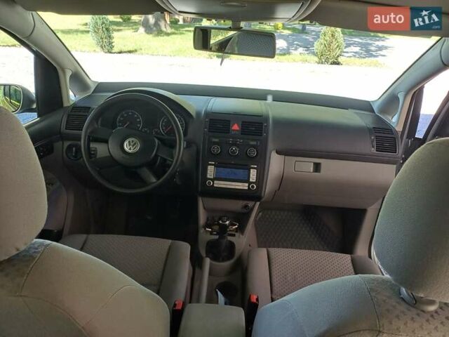 Серый Фольксваген Туран, объемом двигателя 1.6 л и пробегом 270 тыс. км за 5199 $, фото 9 на Automoto.ua