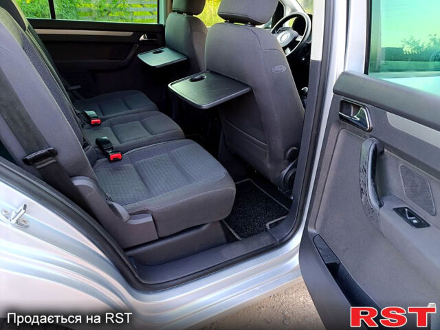 Серый Фольксваген Туран, объемом двигателя 1.6 л и пробегом 239 тыс. км за 5399 $, фото 8 на Automoto.ua