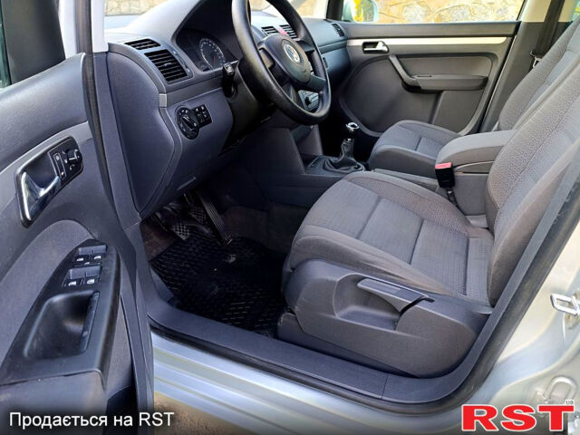 Серый Фольксваген Туран, объемом двигателя 1.6 л и пробегом 239 тыс. км за 5399 $, фото 9 на Automoto.ua