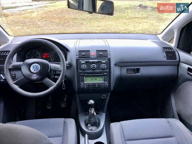 Серый Фольксваген Туран, объемом двигателя 1.97 л и пробегом 350 тыс. км за 5500 $, фото 9 на Automoto.ua