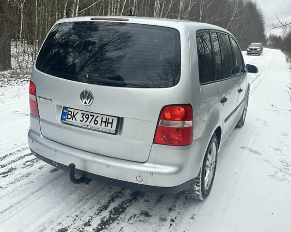 Сірий Фольксваген Туран, об'ємом двигуна 1.6 л та пробігом 290 тис. км за 4450 $, фото 3 на Automoto.ua