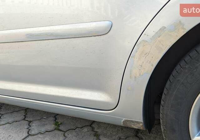 Серый Фольксваген Туран, объемом двигателя 1.9 л и пробегом 300 тыс. км за 5100 $, фото 6 на Automoto.ua