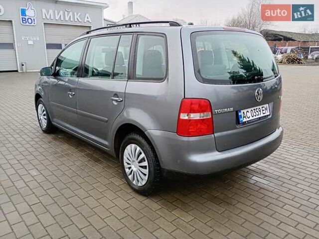 Серый Фольксваген Туран, объемом двигателя 1.6 л и пробегом 238 тыс. км за 4299 $, фото 3 на Automoto.ua