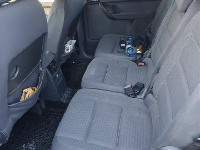 Серый Фольксваген Туран, объемом двигателя 2 л и пробегом 3 тыс. км за 2950 $, фото 5 на Automoto.ua