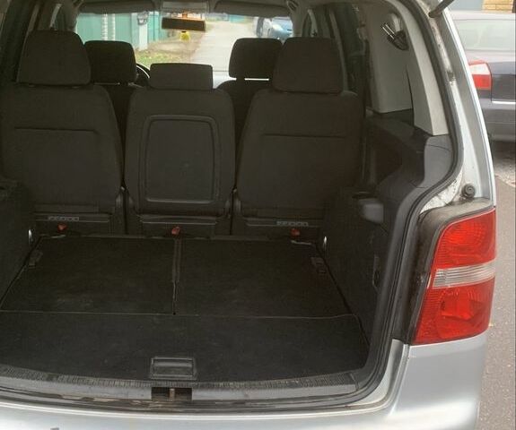 Серый Фольксваген Туран, объемом двигателя 2 л и пробегом 280 тыс. км за 3572 $, фото 7 на Automoto.ua