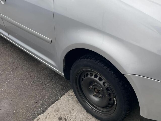 Сірий Фольксваген Туран, об'ємом двигуна 1.9 л та пробігом 330 тис. км за 2300 $, фото 2 на Automoto.ua