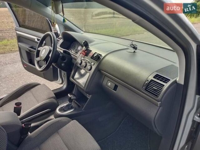 Серый Фольксваген Туран, объемом двигателя 1.6 л и пробегом 171 тыс. км за 6250 $, фото 27 на Automoto.ua