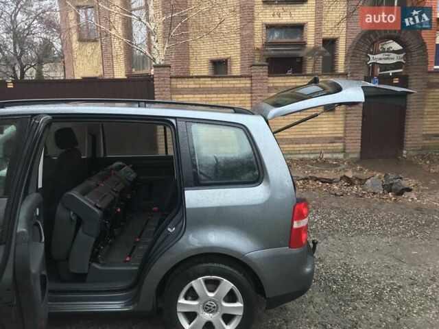 Серый Фольксваген Туран, объемом двигателя 1.6 л и пробегом 232 тыс. км за 5850 $, фото 17 на Automoto.ua