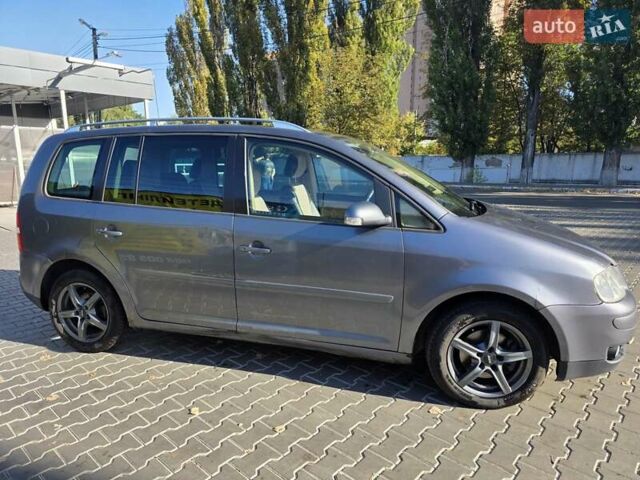 Серый Фольксваген Туран, объемом двигателя 2 л и пробегом 358 тыс. км за 4500 $, фото 9 на Automoto.ua