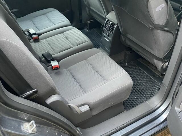 Серый Фольксваген Туран, объемом двигателя 1.6 л и пробегом 320 тыс. км за 5500 $, фото 11 на Automoto.ua