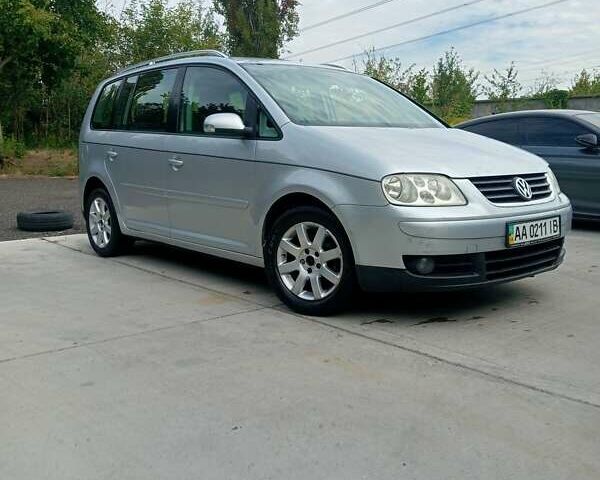 Сірий Фольксваген Туран, об'ємом двигуна 1.98 л та пробігом 196 тис. км за 5990 $, фото 18 на Automoto.ua