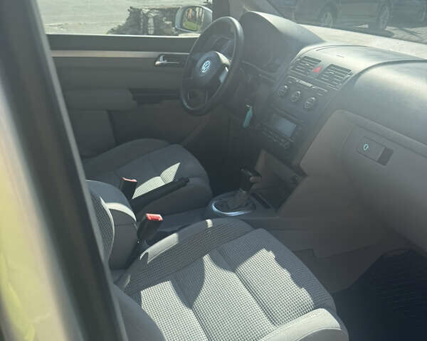 Серый Фольксваген Туран, объемом двигателя 1.6 л и пробегом 187 тыс. км за 7100 $, фото 21 на Automoto.ua