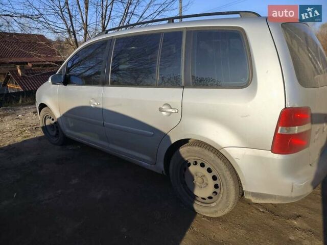 Серый Фольксваген Туран, объемом двигателя 2 л и пробегом 378 тыс. км за 2600 $, фото 15 на Automoto.ua