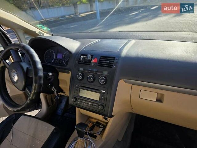 Серый Фольксваген Туран, объемом двигателя 2 л и пробегом 358 тыс. км за 4500 $, фото 34 на Automoto.ua