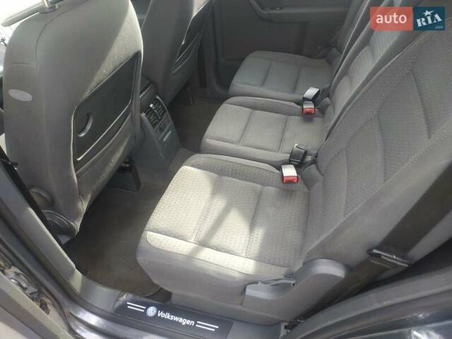 Серый Фольксваген Туран, объемом двигателя 1.9 л и пробегом 402 тыс. км за 5300 $, фото 8 на Automoto.ua