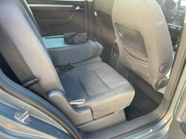 Серый Фольксваген Туран, объемом двигателя 1.6 л и пробегом 3 тыс. км за 5450 $, фото 15 на Automoto.ua