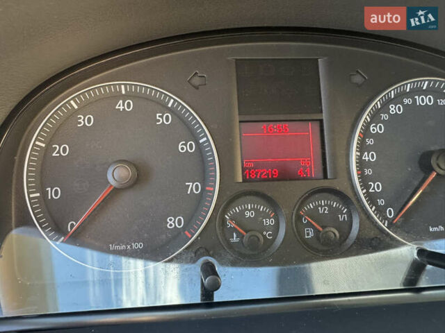 Серый Фольксваген Туран, объемом двигателя 1.6 л и пробегом 187 тыс. км за 7100 $, фото 12 на Automoto.ua