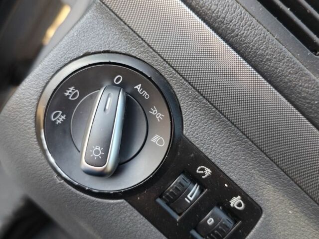 Серый Фольксваген Туран, объемом двигателя 2 л и пробегом 378 тыс. км за 2600 $, фото 16 на Automoto.ua